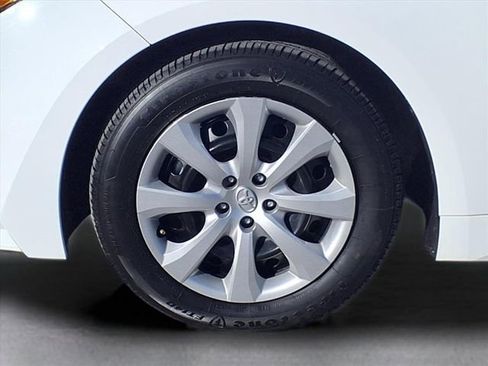 Used 2025 Toyota Corolla LE image 12