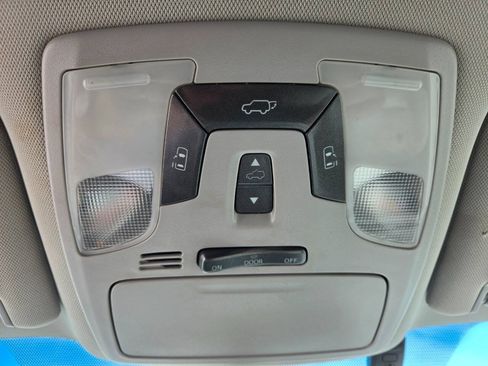 Used 2015 Toyota Sienna XLE FWD image 21