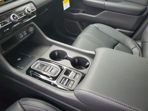 New 2025 Honda Pilot Touring image 12