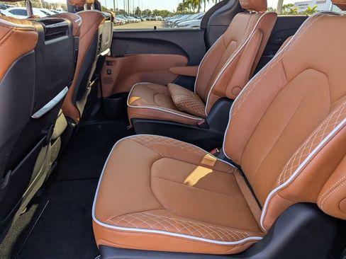 New 2026 Chrysler Pacifica Pinnacle w/ Trailer Tow Group image 9