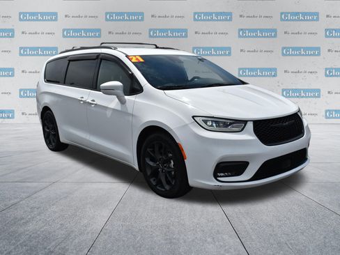 Used 2021 Chrysler Pacifica Touring-L w/ S Appearance Package FWD image 3