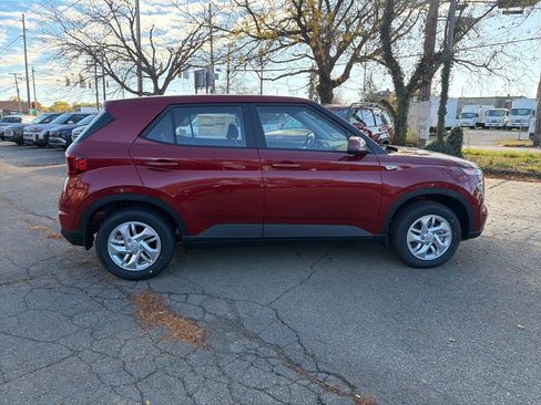 New 2026 Hyundai Venue SE image 8