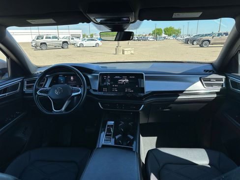 Used 2025 Volkswagen Atlas Cross Sport SE image 35