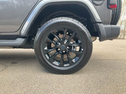 Used 2025 Jeep Wrangler Unlimited Sahara AWD/4WD image 23