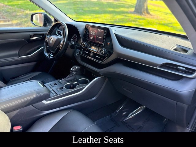 Used 2020 Toyota Highlander XLE AWD/4WD image 17