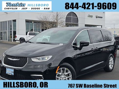 New 2026 Chrysler Pacifica Select image 1