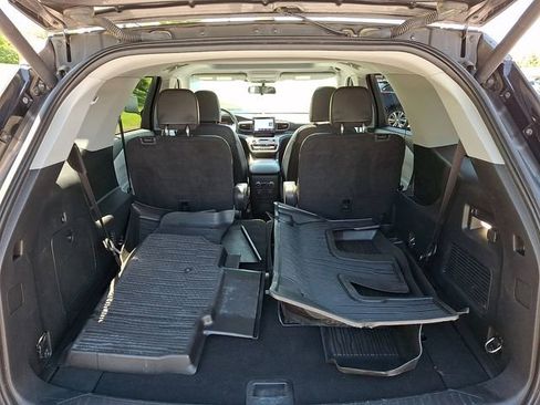 Used 2023 Ford Explorer XLT w/ Equipment Group 202A AWD/4WD image 31