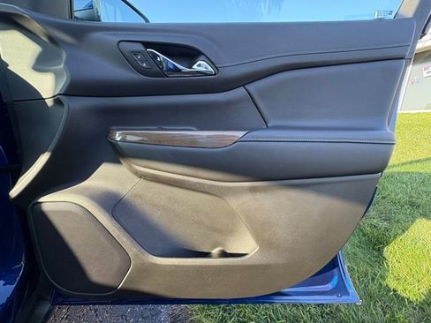 Certified 2023 GMC Acadia SLE w/ Driver Convenience Package image 39