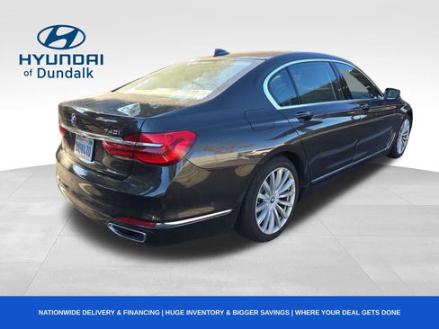 Used 2017 BMW 740i image 10