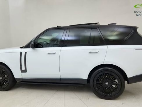 Used 2025 Land Rover Range Rover SE AWD/4WD image 4