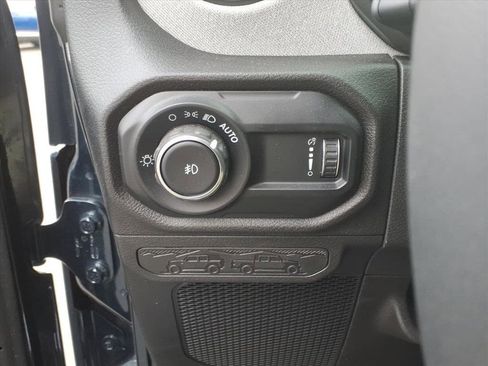 Used 2025 Jeep Wrangler Sport S image 16