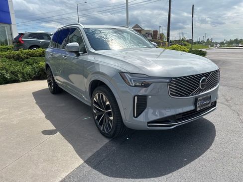 Certified 2025 Volvo XC90 B6 Plus AWD/4WD image 3