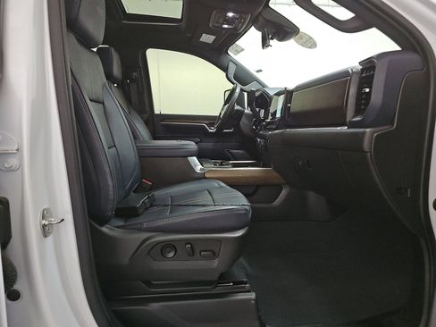 Used 2024 Chevrolet Silverado 3500 High Country w/ Technology Package image 10