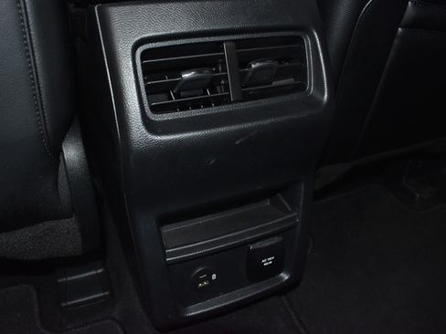 Used 2022 Ford Edge Titanium AWD/4WD image 24