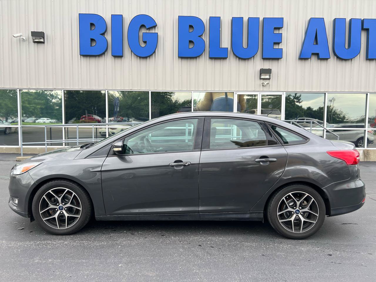 Used 2018 Ford Focus SEL FWD image 2