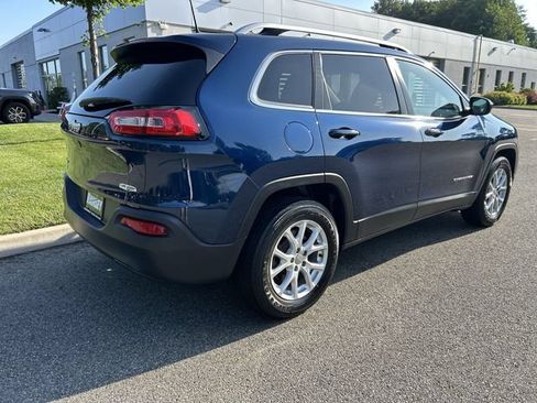 Used 2018 Jeep Cherokee Latitude Plus w/ Cold Weather Group AWD/4WD image 8