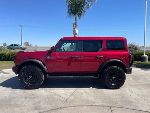 New 2026 Ford Bronco Outer Banks w/ Sasquatch Package AWD/4WD image 2