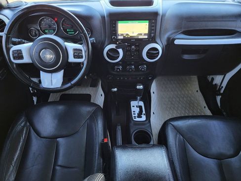 Used 2015 Jeep Wrangler Unlimited Sahara AWD/4WD image 21