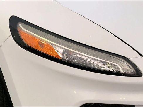 Used 2014 Jeep Cherokee Sport FWD image 26