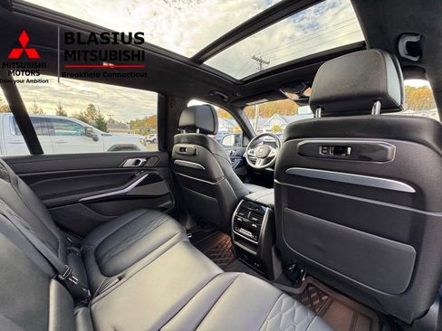 Used 2025 BMW X7 M60i w/ Climate Comfort Package image 21