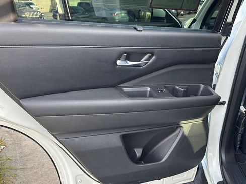 Used 2023 Nissan Pathfinder SL w/ SL Premium Package image 15