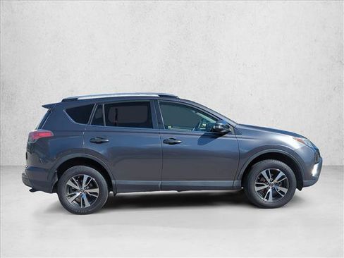 Used 2018 Toyota RAV4 XLE image 4