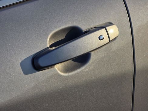 Used 2020 Chevrolet Equinox LT image 38