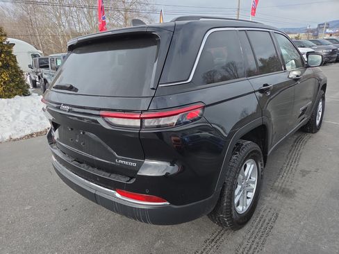 Certified 2023 Jeep Grand Cherokee Laredo AWD/4WD image 4