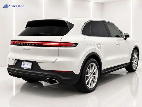 Used 2024 Porsche Cayenne AWD/4WD image 3