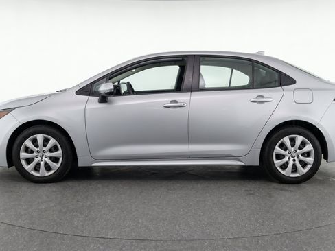 Used 2025 Toyota Corolla LE FWD image 5