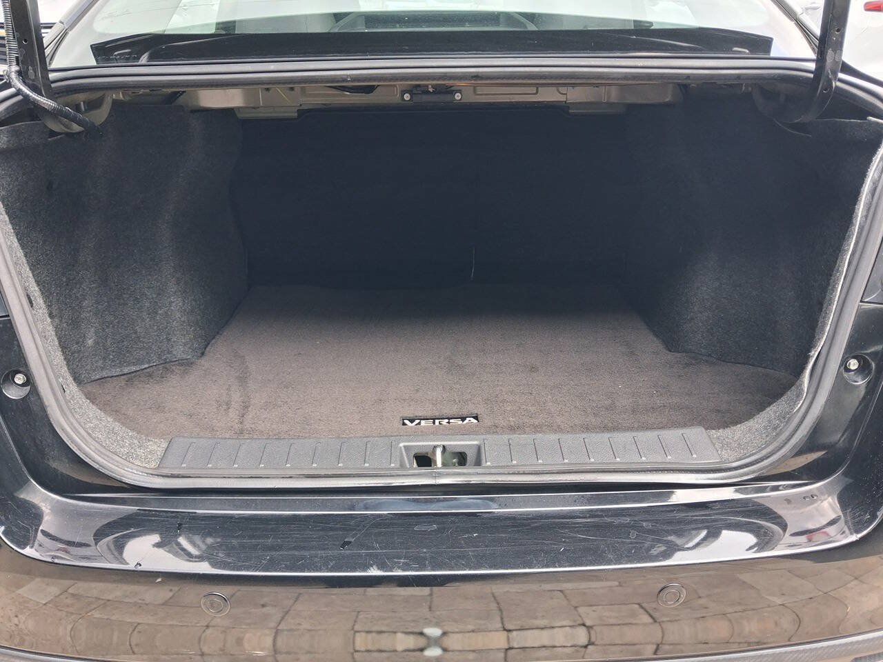 Used 2021 Nissan Versa SV FWD image 27