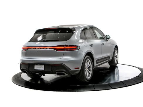 Certified 2024 Porsche Macan AWD/4WD image 7