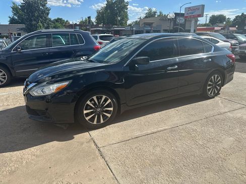 Used 2017 Nissan Altima 2.5 SV FWD image 1