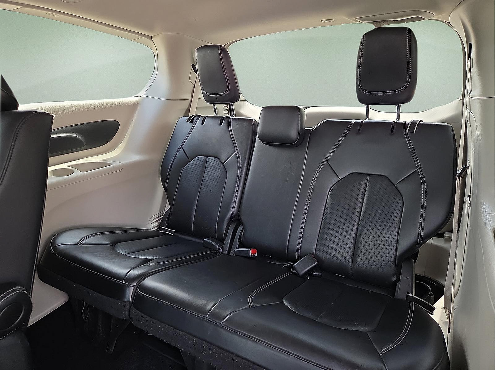 Used 2024 Chrysler Pacifica Limited FWD image 10