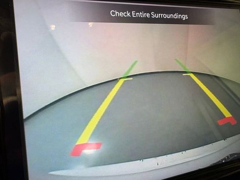 Used 2024 Chrysler Pacifica Touring-L image 30