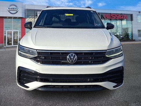 Used 2024 Volkswagen Tiguan SE R-Line image 2