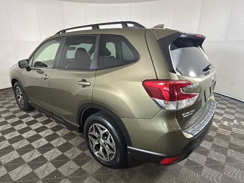 Used 2023 Subaru Forester Premium AWD/4WD image 5