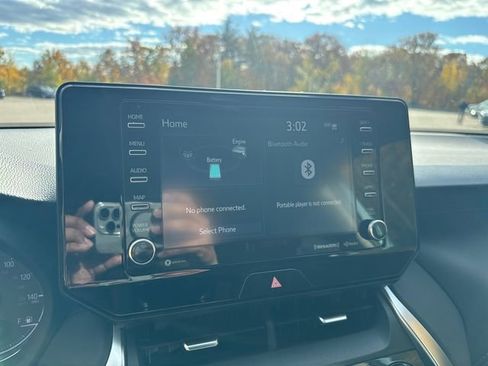 Used 2022 Toyota Venza LE image 33