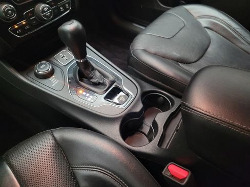 Used 2019 Jeep Cherokee Limited w/ Luxury Group image 26