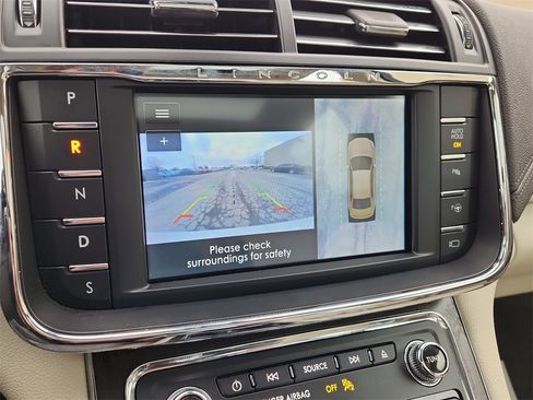 Used 2020 Lincoln Continental Reserve w/ Luxury Package image 21