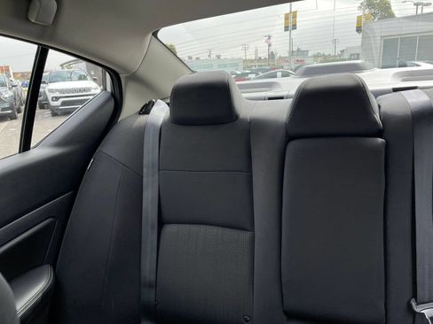 Used 2025 Nissan Altima 2.5 SV FWD image 40