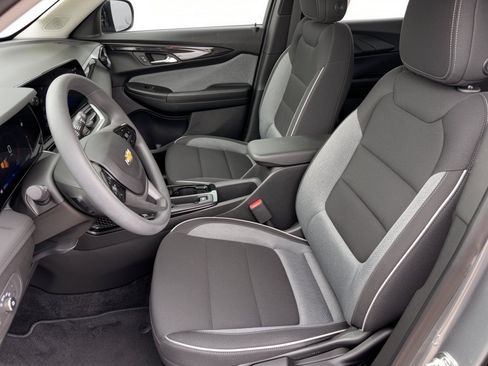 Certified 2026 Chevrolet TrailBlazer LS w/ LS Convenience Package FWD image 5