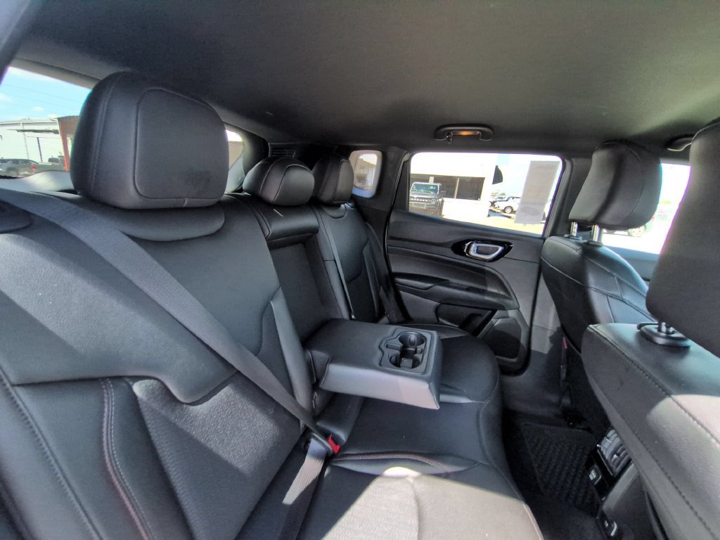 Used 2025 Jeep Compass Trailhawk AWD/4WD image 29