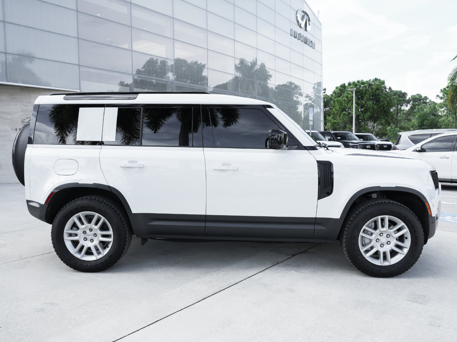 Used 2025 Land Rover Defender 110 S AWD/4WD image 26