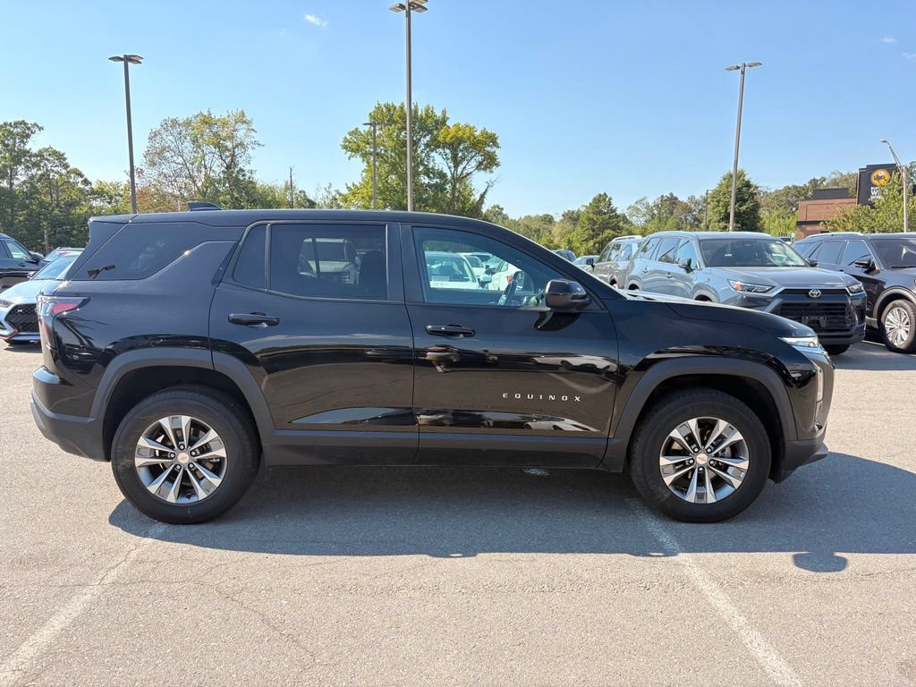 Used 2025 Chevrolet Equinox LT FWD image 9