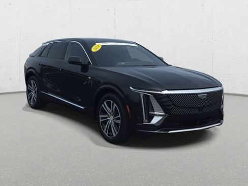 Certified 2024 Cadillac Lyriq Luxury AWD/4WD image 3