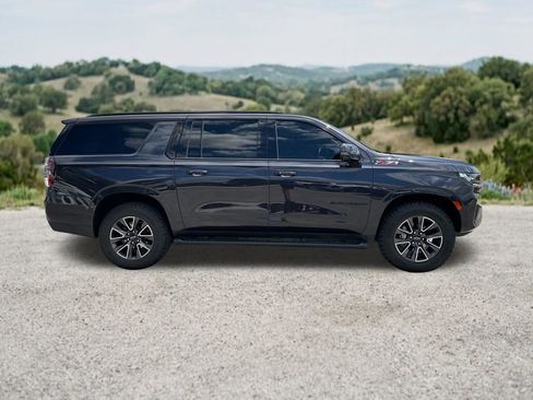 Used 2022 Chevrolet Suburban Z71 w/ Luxury Package AWD/4WD image 11