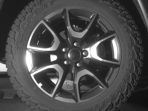 Used 2025 Jeep Compass Trailhawk AWD/4WD image 15