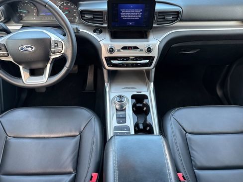 Certified 2022 Ford Explorer XLT w/ Equipment Group 202A image 14
