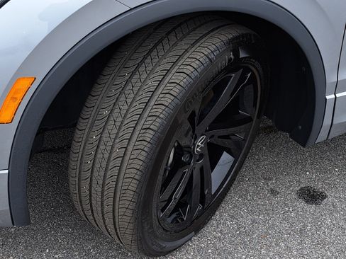 Certified 2023 Volkswagen Tiguan SE R-Line image 31